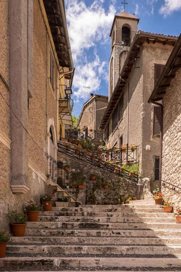 L'Oliveto Hotel Cineto Romano Exterior photo